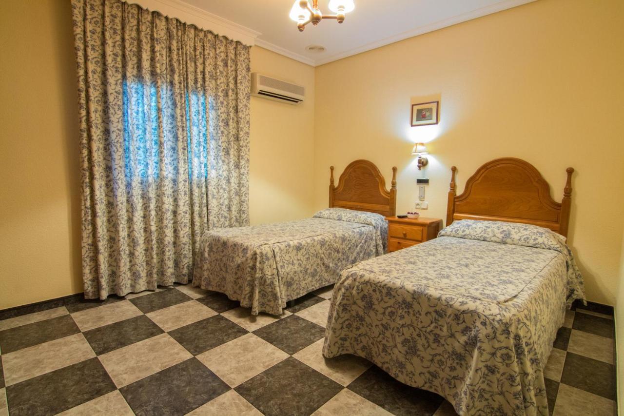 Hostal Santa Ana マドリデホス エクステリア 写真