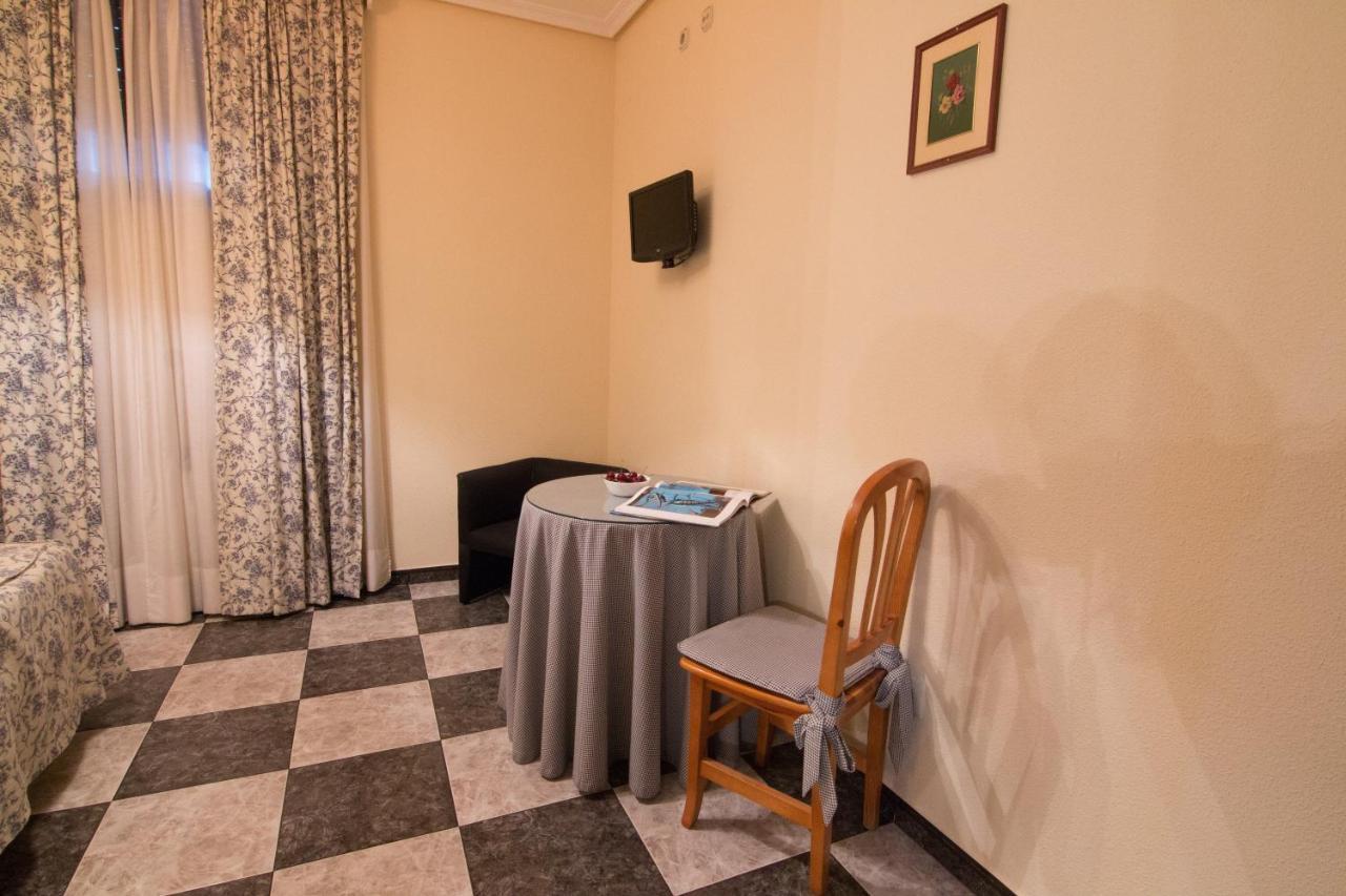 Hostal Santa Ana マドリデホス エクステリア 写真