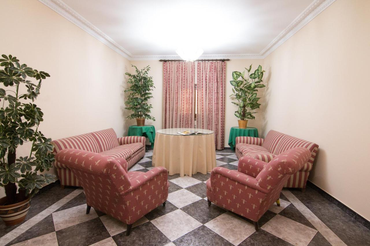 Hostal Santa Ana マドリデホス エクステリア 写真